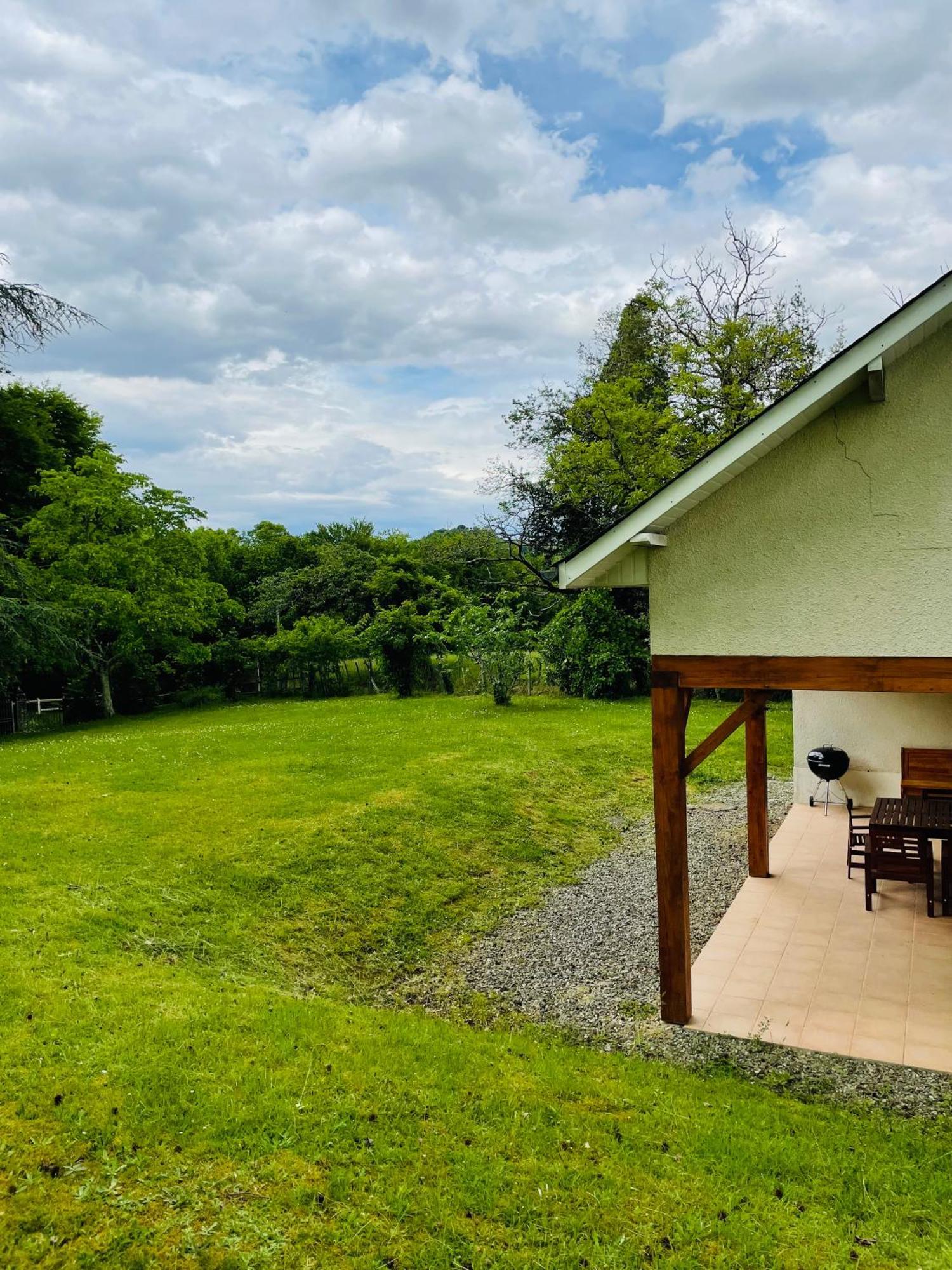 L'Oree Des Roses, Hebergement De Vacances Avec Jardin Et Piscine Gan Exterior photo