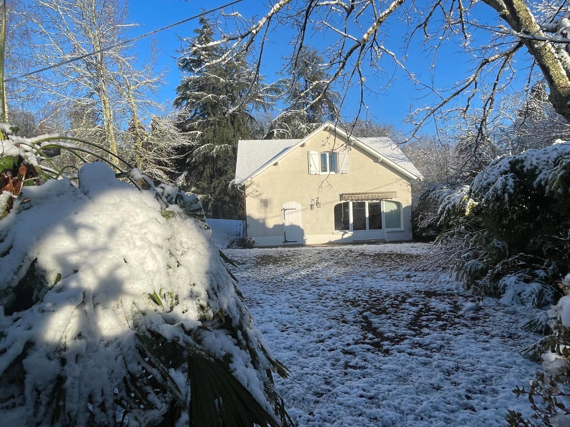 L'Oree Des Roses, Hebergement De Vacances Avec Jardin Et Piscine Gan Exterior photo